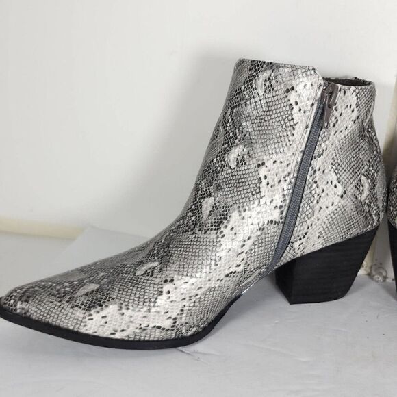 Coconuts by Matisse Women's Astoria US 8, 5M Gray Snake Skin Ankle Booties Boots - Picture 6 of 12